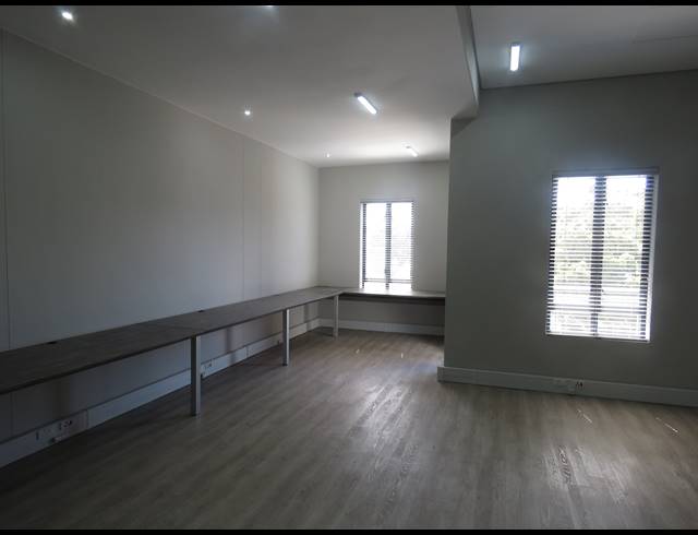 81M² OFFICE TO LET IN PAARDEVLEI